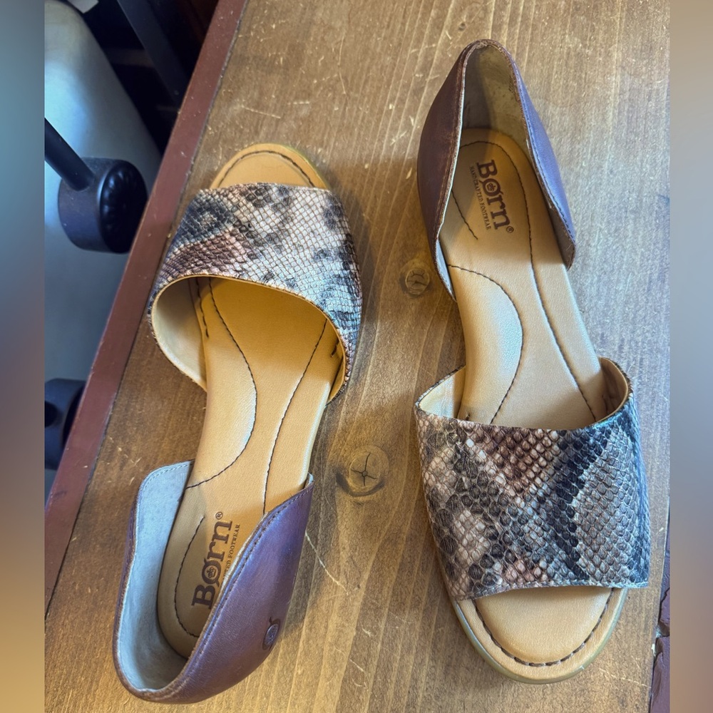 Born Women's Sandals Size  9 Brown Snake Print Sandals Slip Ons. Classic.